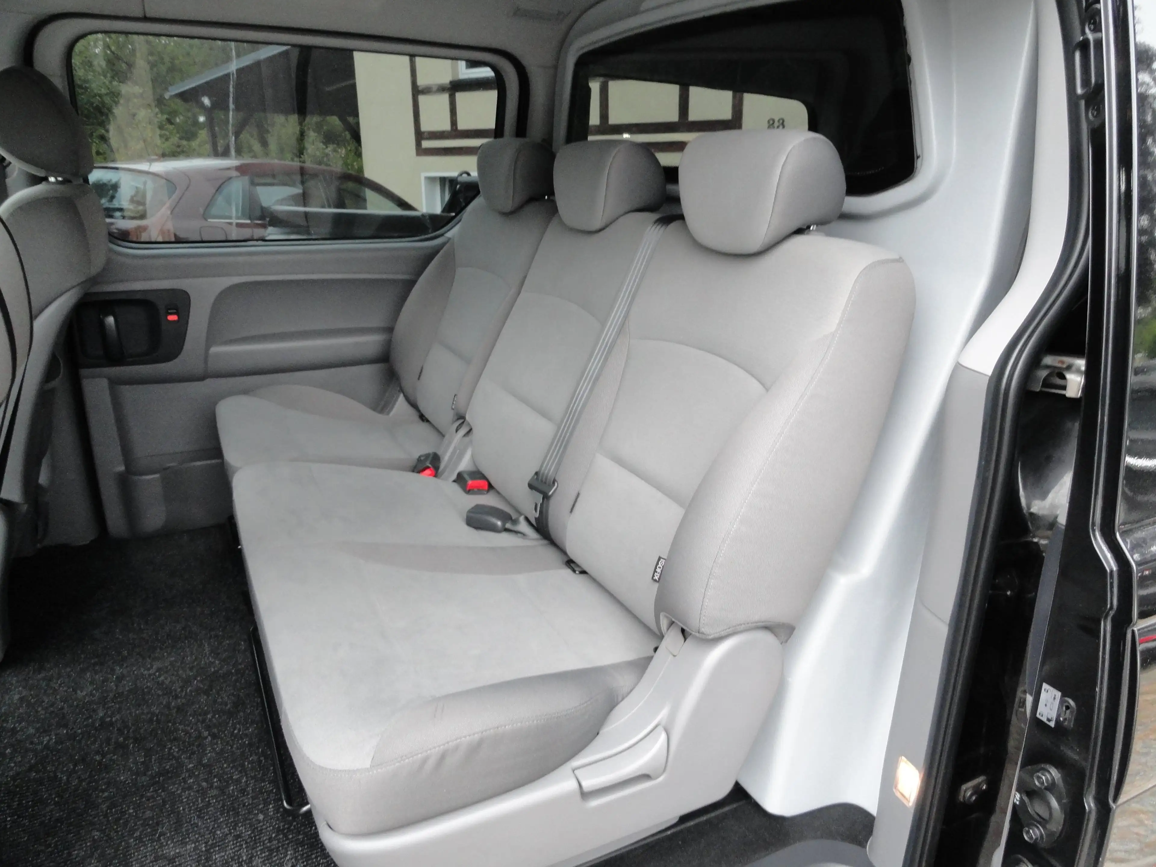 Hyundai H-1 2.5 CRDi 5 Sitzer+Klima+AHK — photo 9
