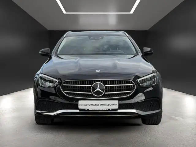 Mercedes-Benz E-Class view 9