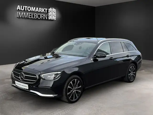 Mercedes-Benz E-Class view 4