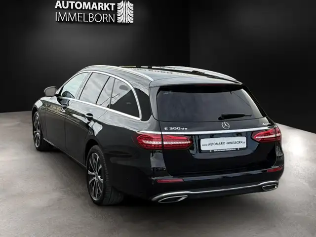 Mercedes-Benz E-Class view 5
