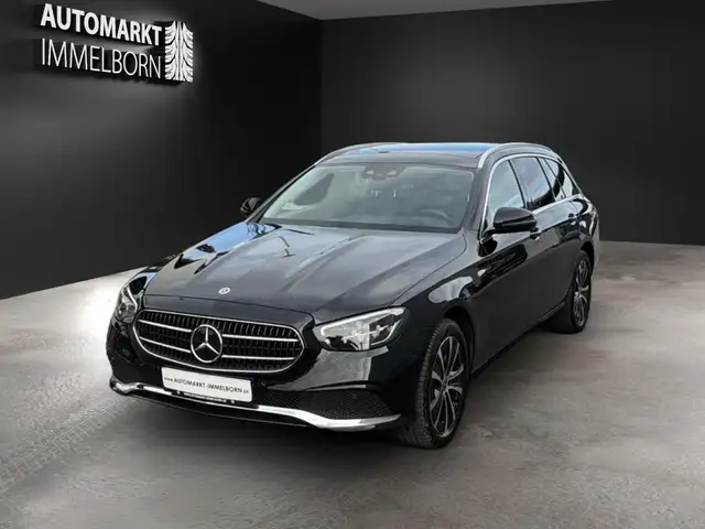 Mercedes-Benz E-Class view 3