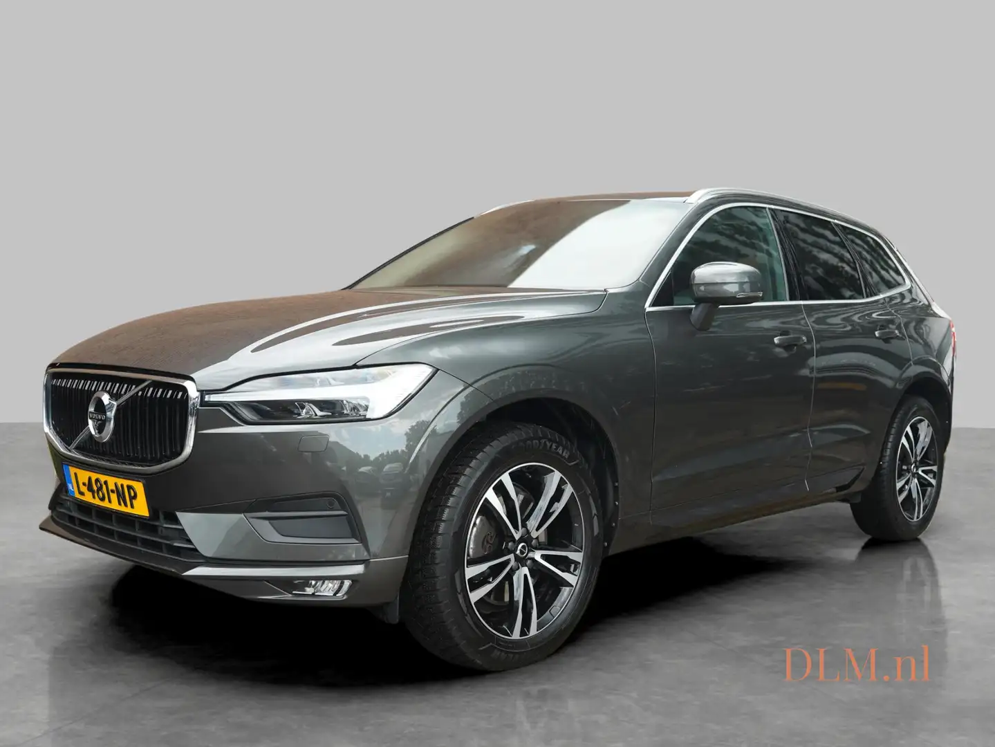 Volvo XC60 2.0 B5 Momentum Exclusive Grigio - 1