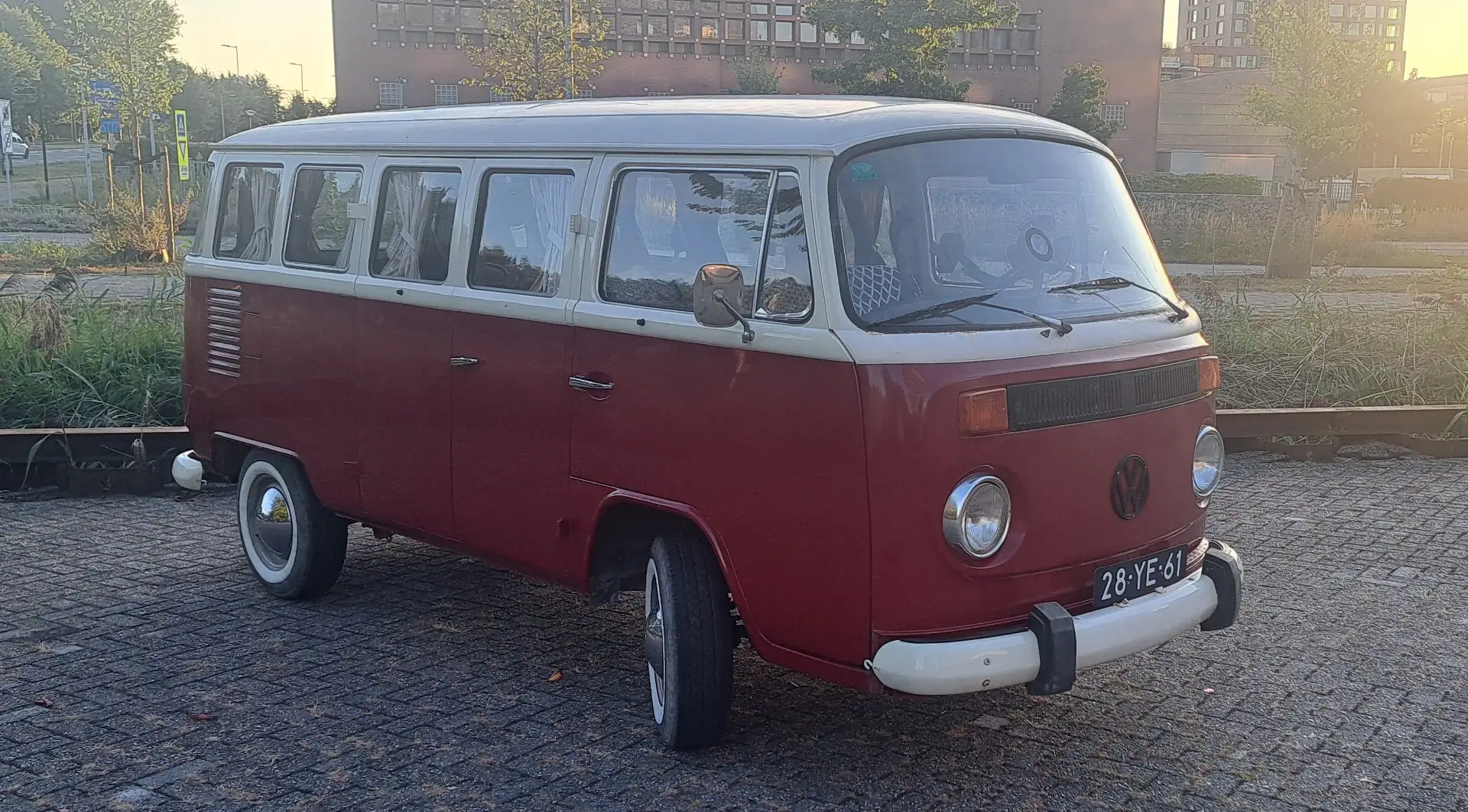Volkswagen T2 Kombi Czerwony - 1