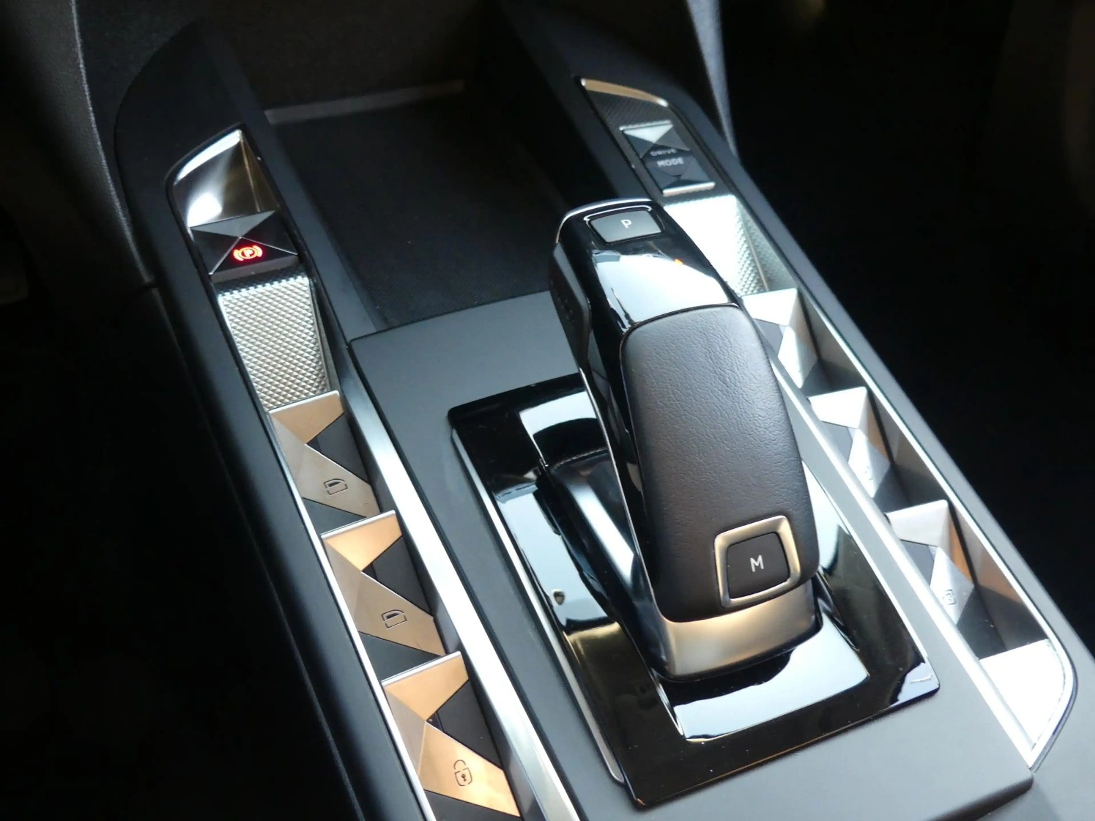DS Automobiles DS 3 Crossback Bastille PT130AT — photo 8