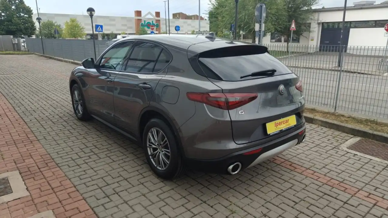 Alfa Romeo Stelvio 2021