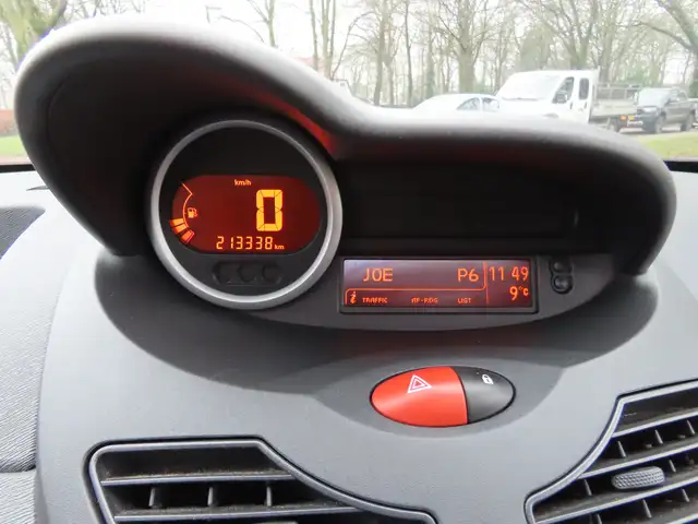 Renault Twingo view 10