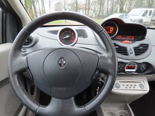 Renault Twingo view 11