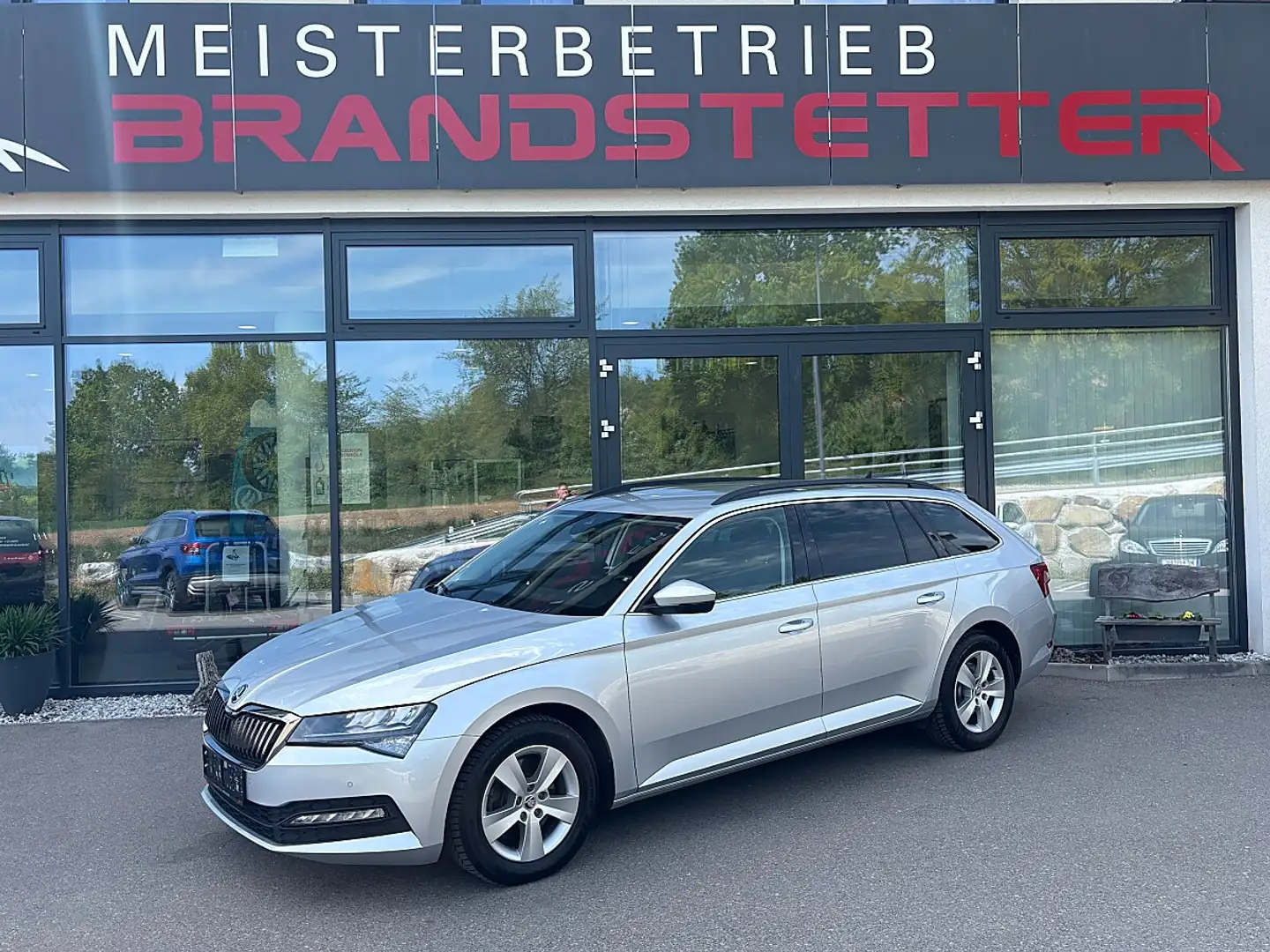Skoda Superb Kombi 2,0 TDI Ambition DSG Silber - 1