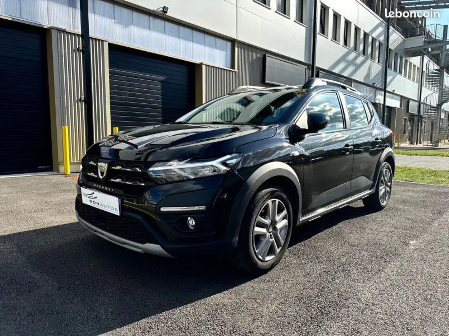 Dacia Sandero 1.0 ECO-G 100CH STEPWAY CONFORT 1ÈRE MAIN Zwart - 1
