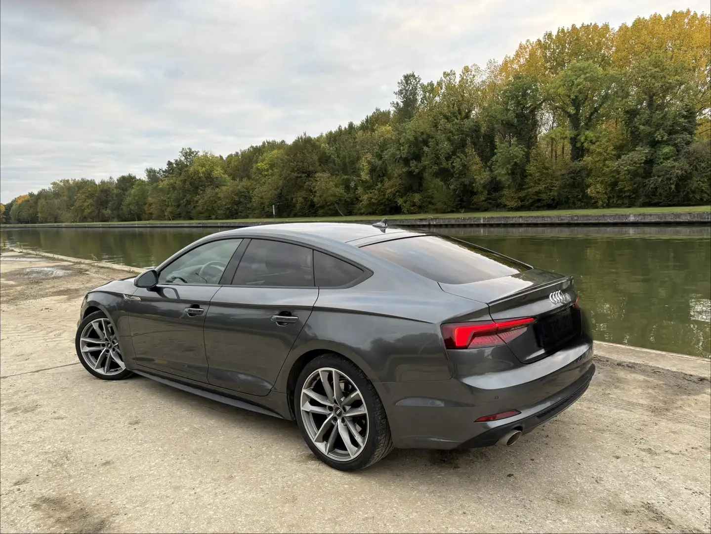 Audi A5 Benzine / Mild-hybride - 40 TFSI - S-line Grijs - 2
