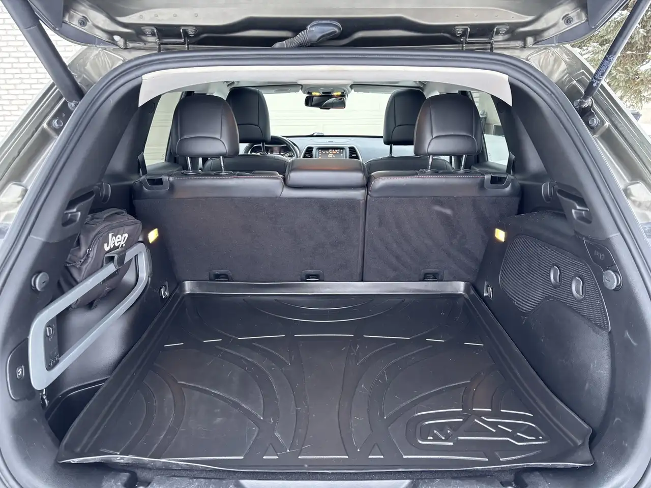 Jeep Cherokee снимка Jeep Cherokee