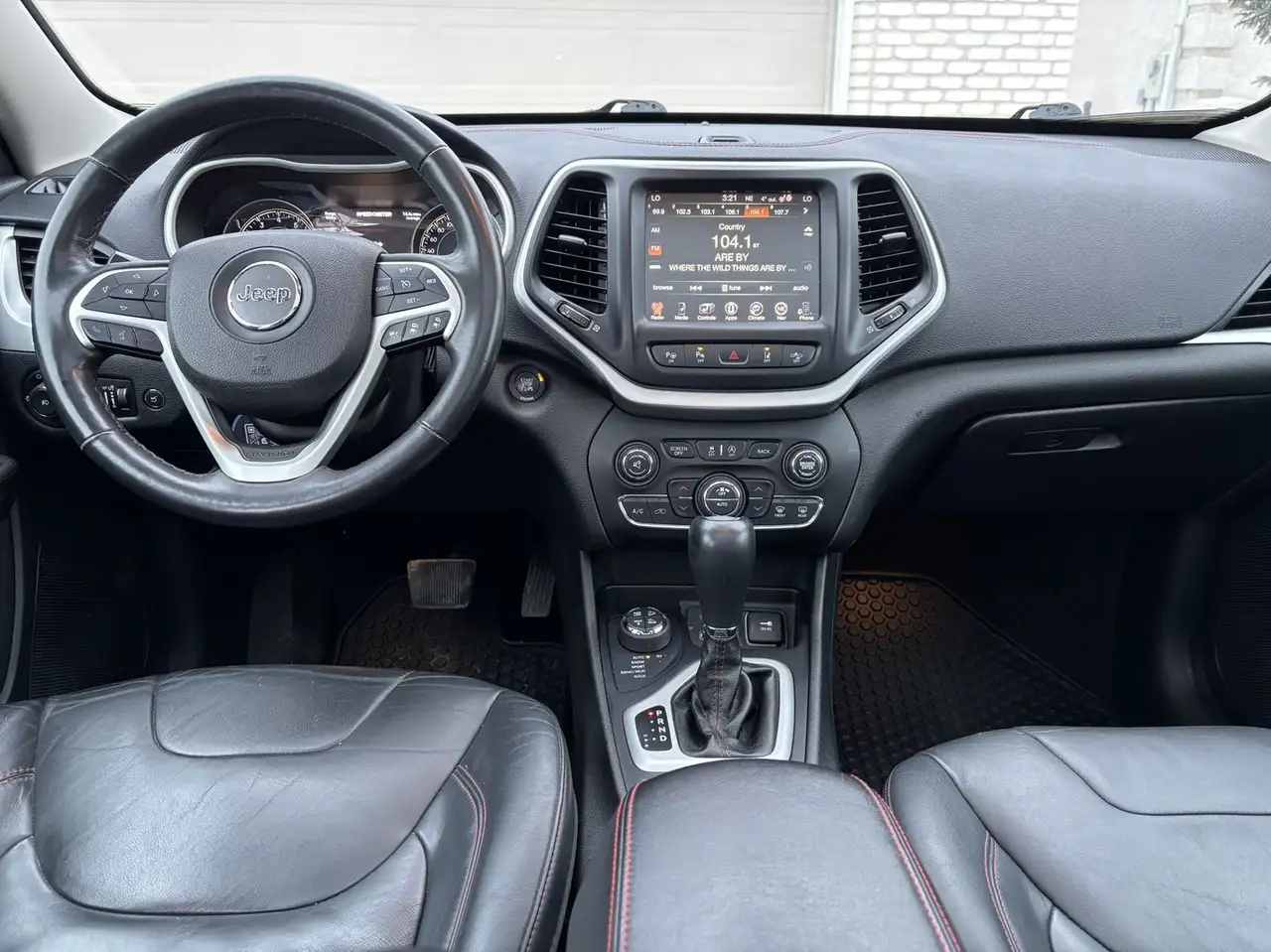 Jeep Cherokee снимка Jeep Cherokee