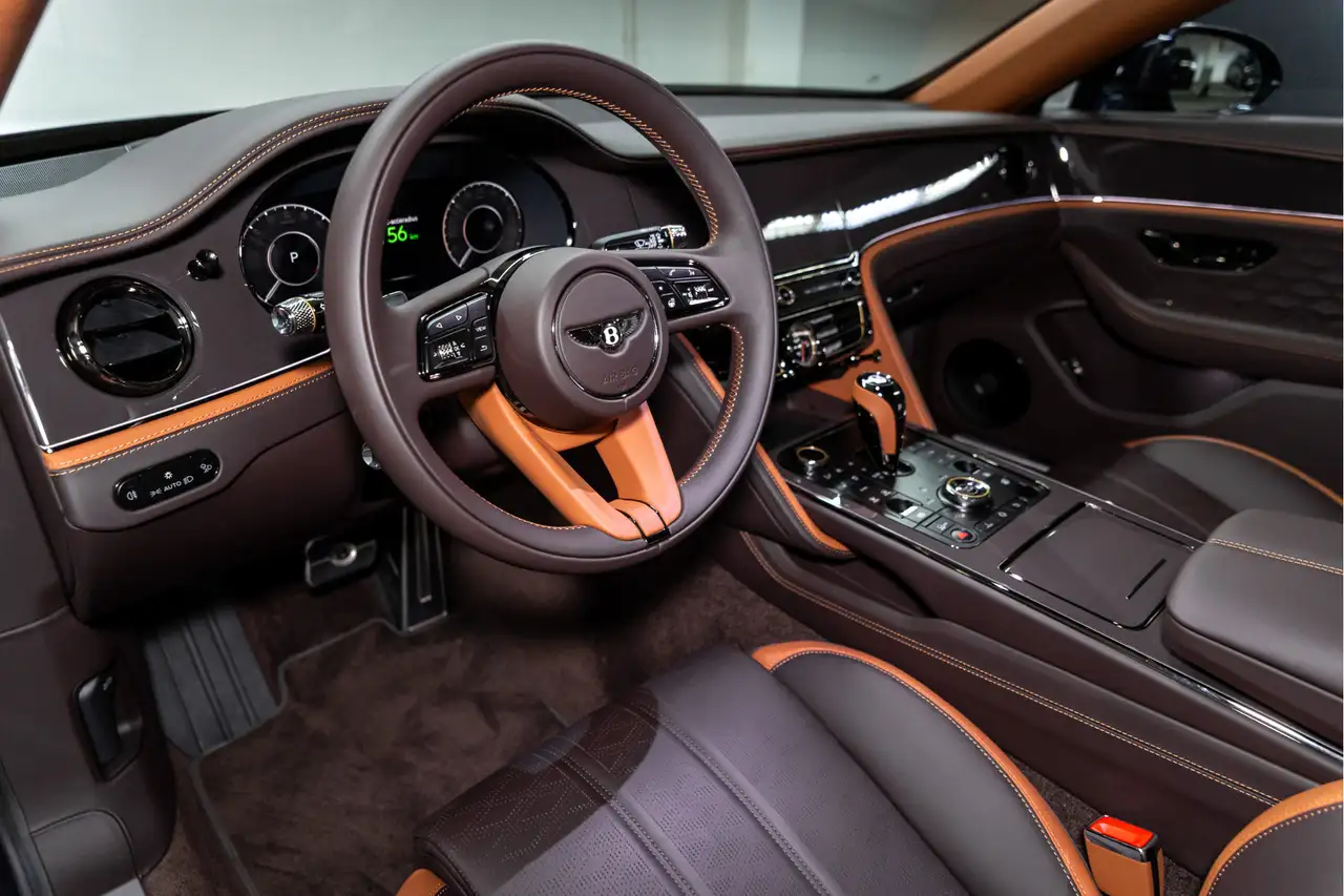 Bentley Flying Spur 2025 — фото 15