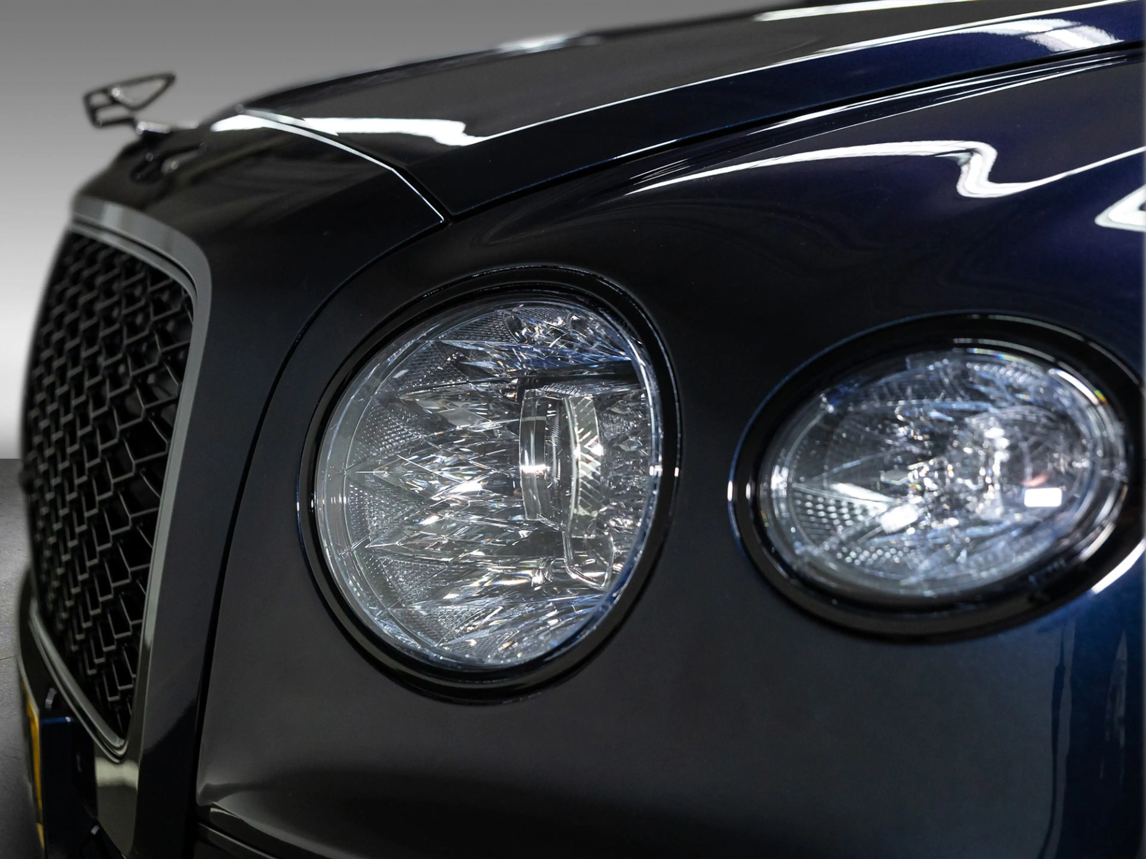Bentley Flying Spur Speed V8 Hybrid |Black Line|Touring Spec|Rotating — photo 9