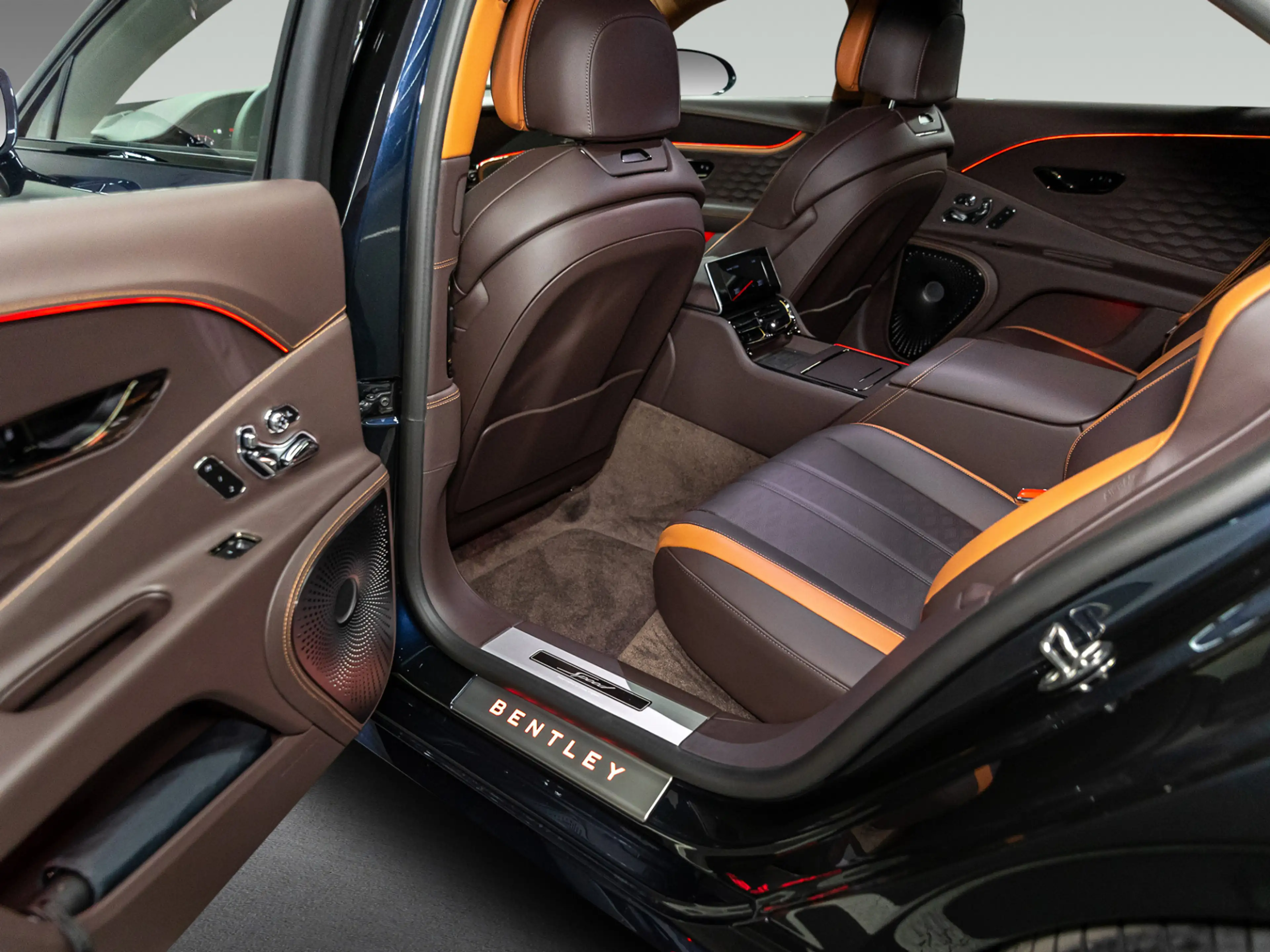 Bentley Flying Spur Speed V8 Hybrid |Black Line|Touring Spec|Rotating — photo 12