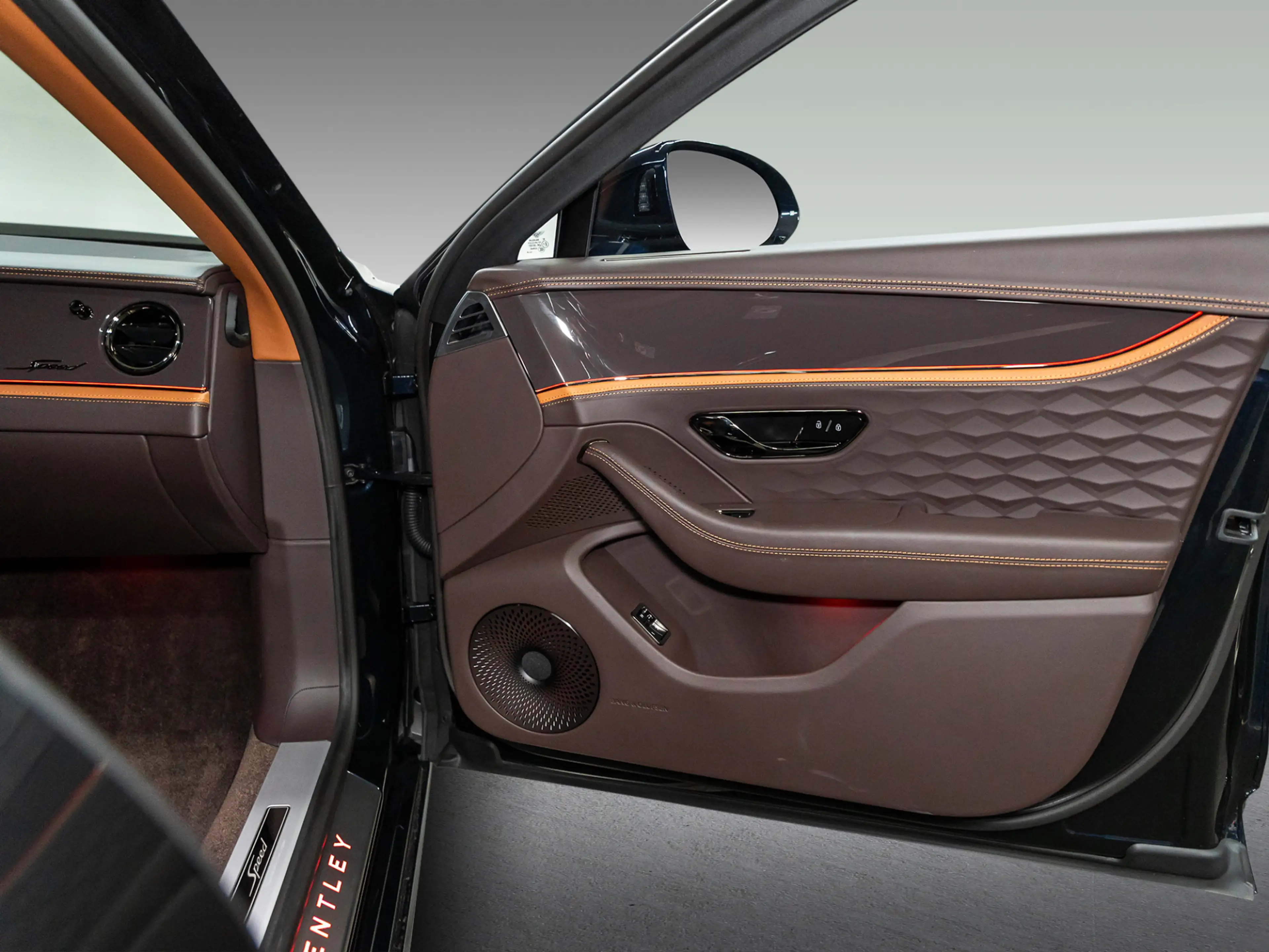 Bentley Flying Spur Speed V8 Hybrid |Black Line|Touring Spec|Rotating — photo 14