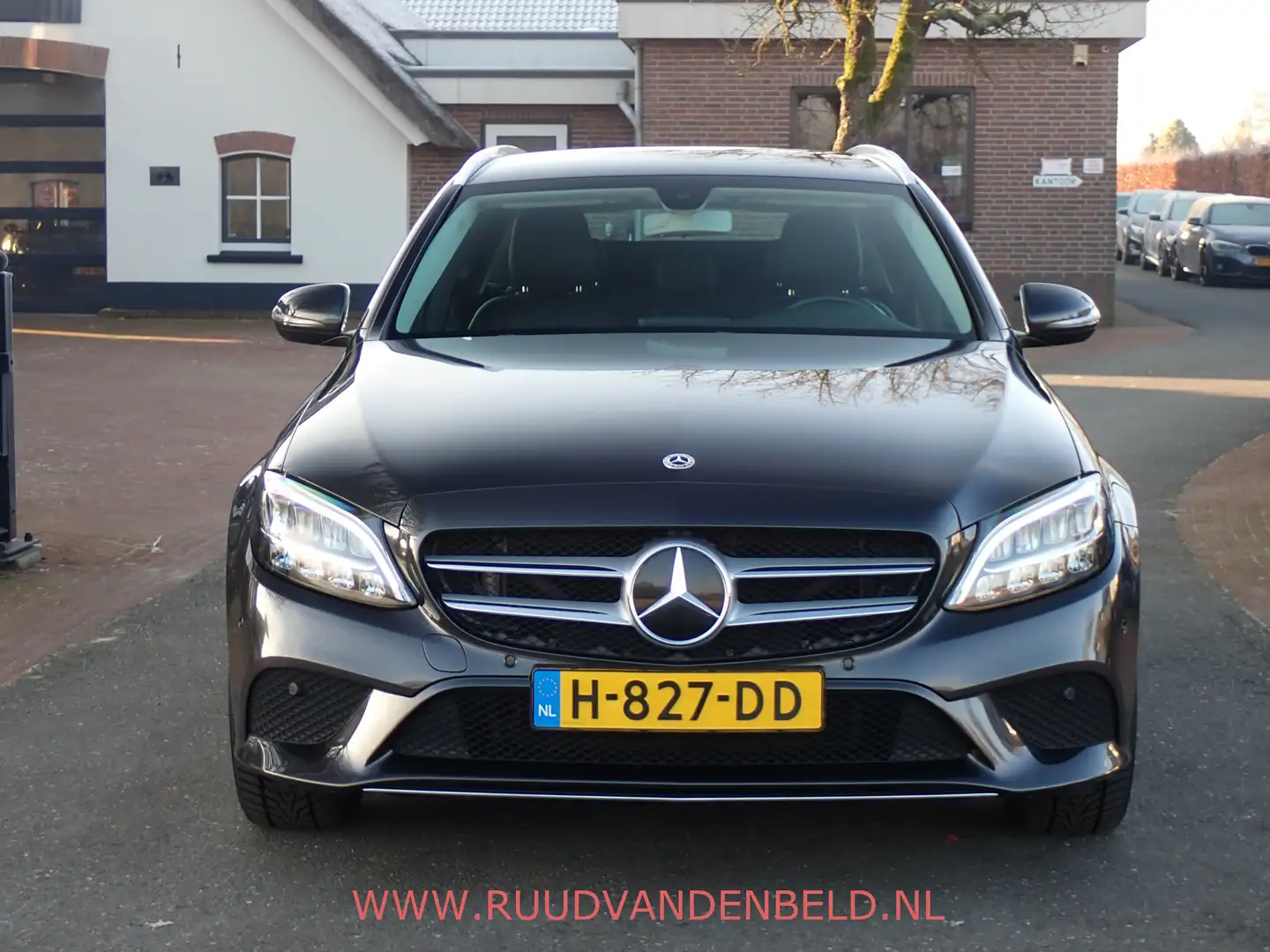 Mercedes-Benz C 300 Estate 300DE FULL-LED/NAVI/CAMERA/TREKHAAK/SPORTST Grijs - 2