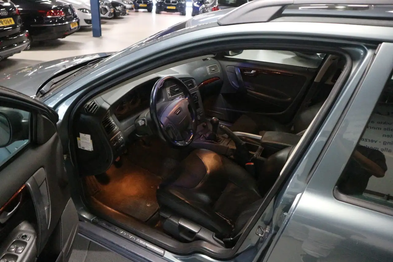 Volvo V70 Cross Country 2.4 T Prestige Line 1E EIGENAAR/ PAN, foto 2