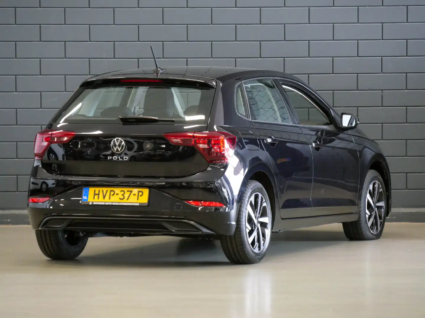 Volkswagen Polo 1.0 TSI 95PK Automaat Life Business | NAVIGATIE | Zwart - 2
