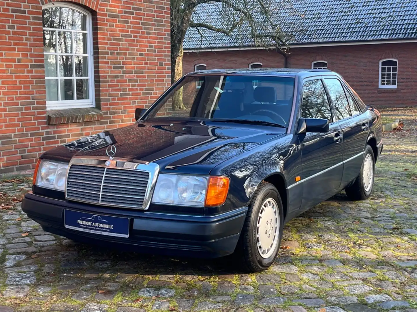 Mercedes-Benz 230 E W124 mit Klima, rostfrei, nur 36.000 Km!!! Bleu - 1