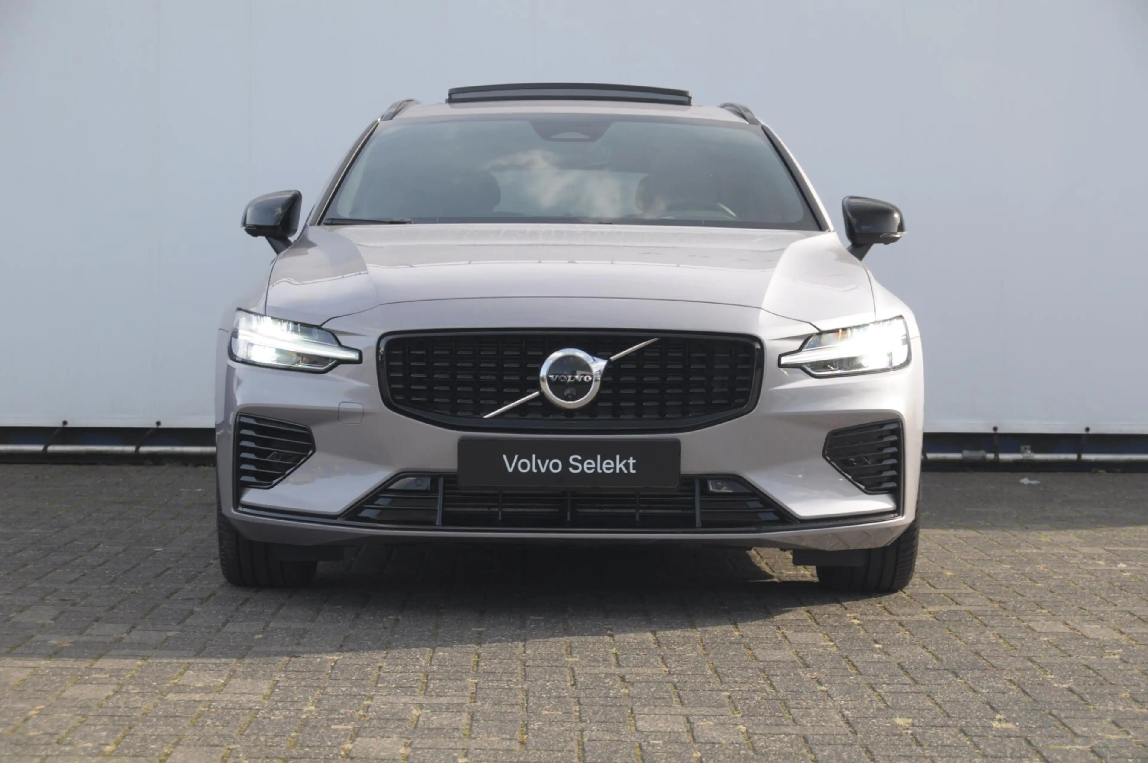 Volvo V60 T8 455PK Automaat Plug-in hybrid AWD Plus Dark Tre — photo 2