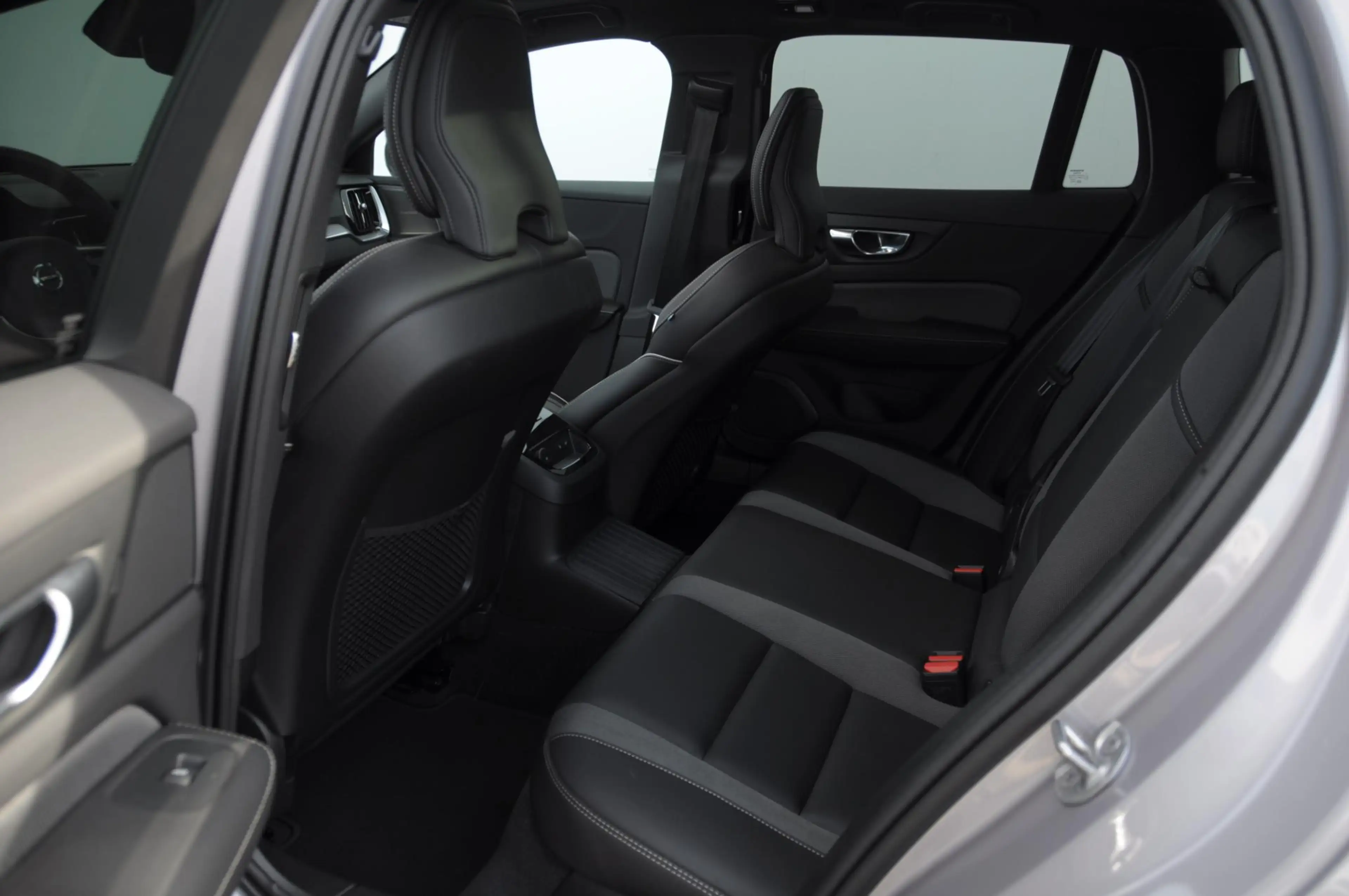 Volvo V60 T8 455PK Automaat Plug-in hybrid AWD Plus Dark Tre — photo 11