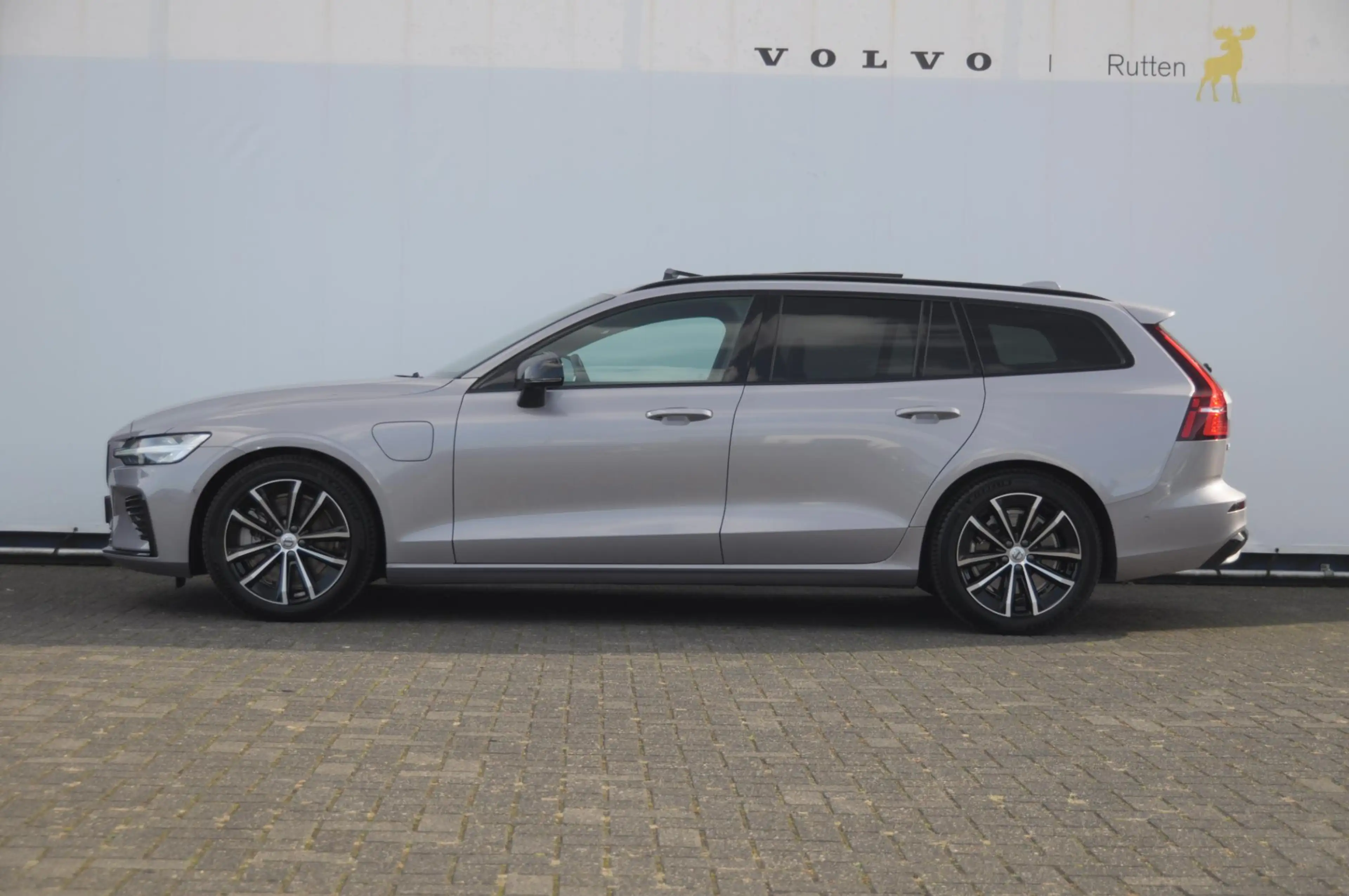 Volvo V60 T8 455PK Automaat Plug-in hybrid AWD Plus Dark Tre — photo 4