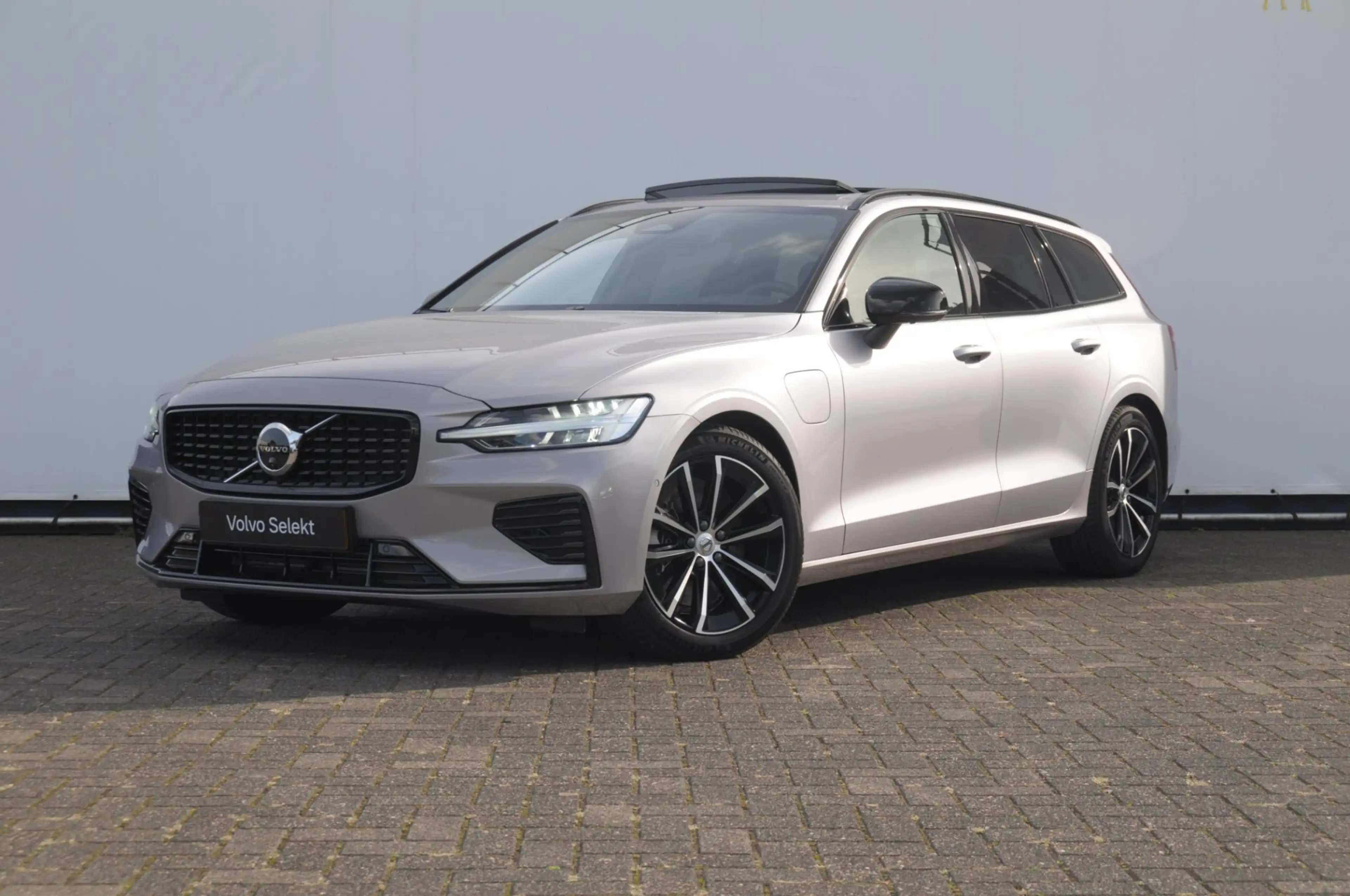 Volvo V60 T8 455PK Automaat Plug-in hybrid AWD Plus Dark Tre — photo 3