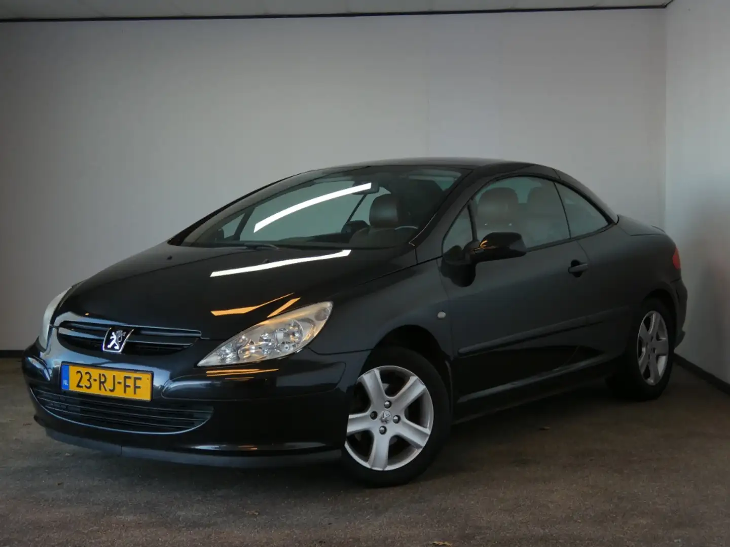 Peugeot 307 CC 1.6-16V Nwe APK Schwarz - 1