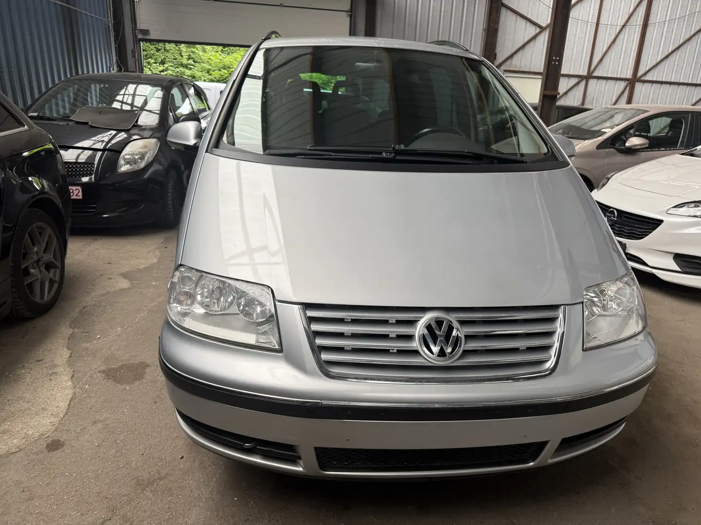 Volkswagen Sharan 1.9 TDi United Tiptronic Gris - 2