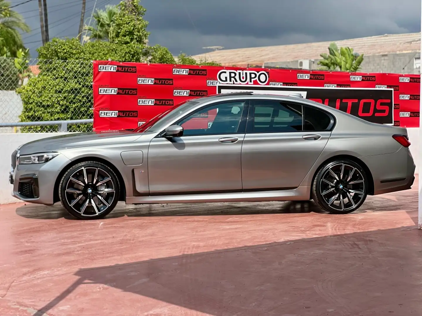 BMW 745 745e Grau - 2