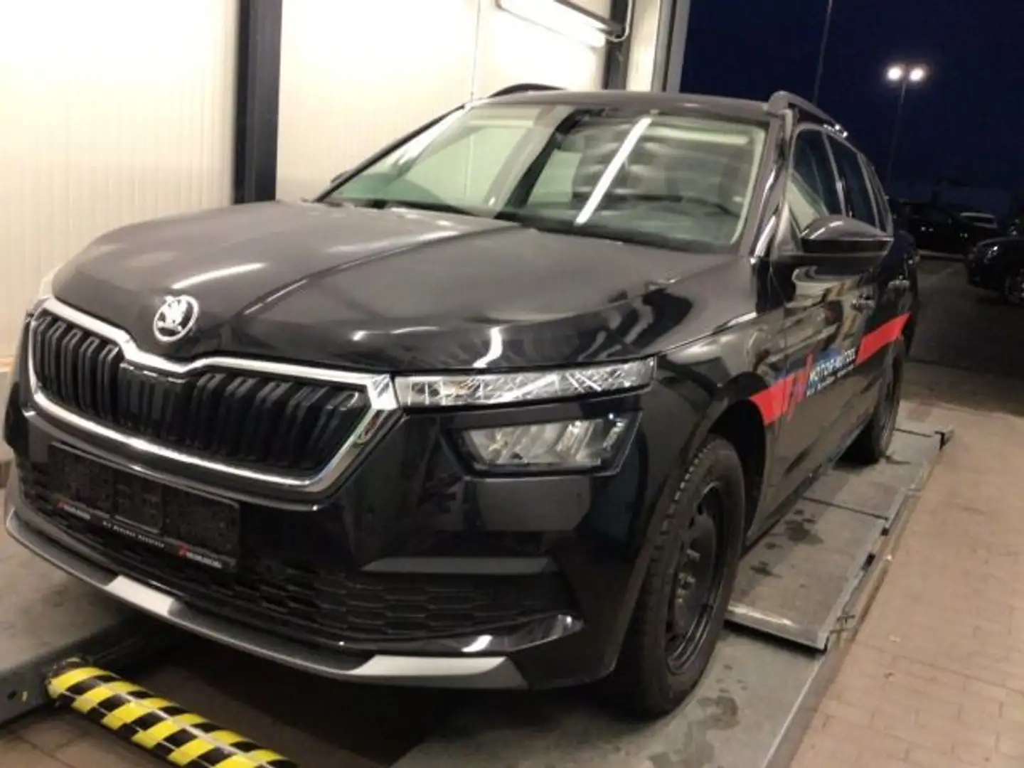 Skoda Kamiq 1.0 TSI DSG FRESH 5JG+LED+APP+GRA+SHZ+RFK Schwarz - 2