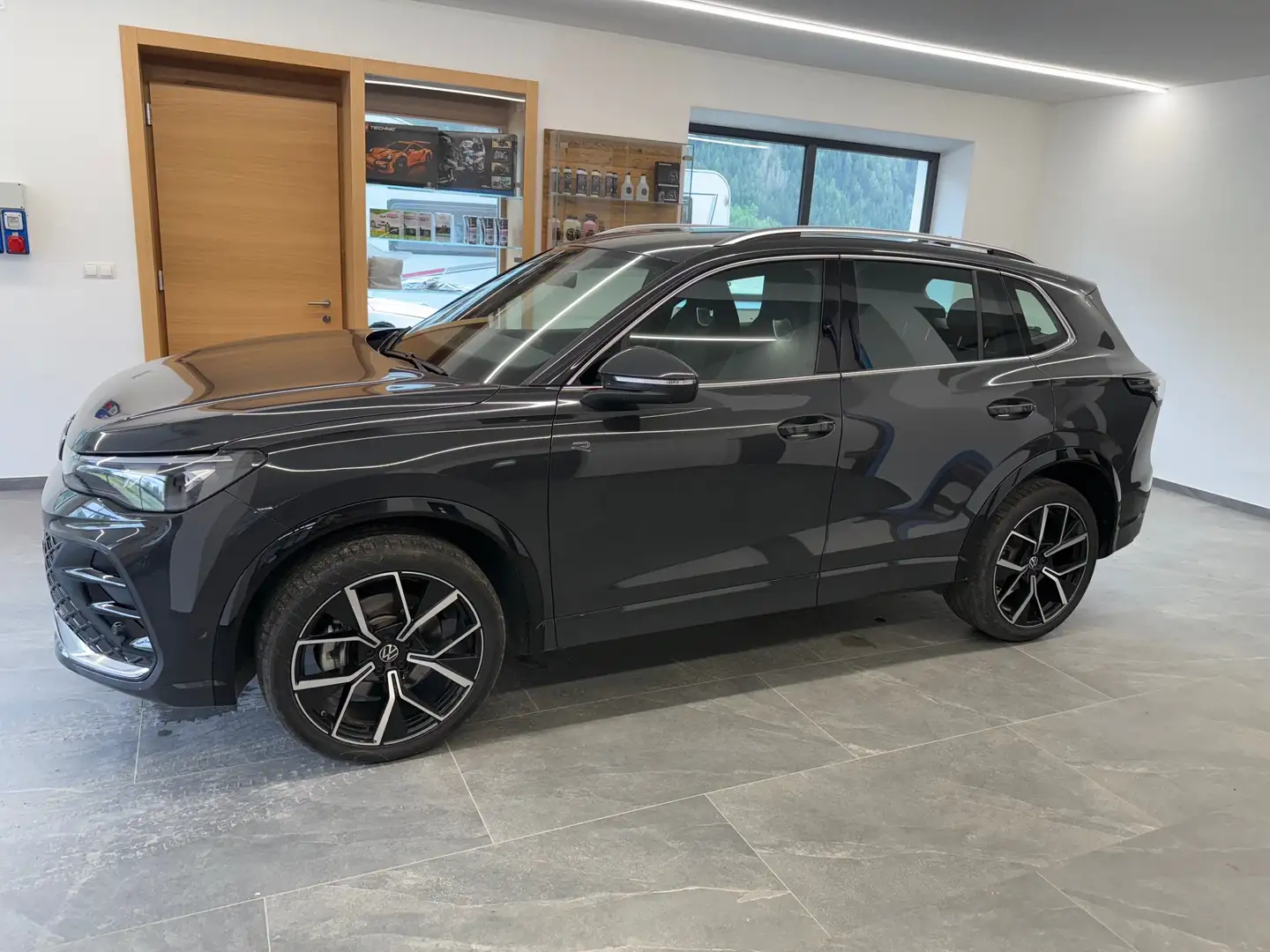 Volkswagen Tiguan 2.0 tdi R-Line 4motion 200cv dsg Grigio - 1