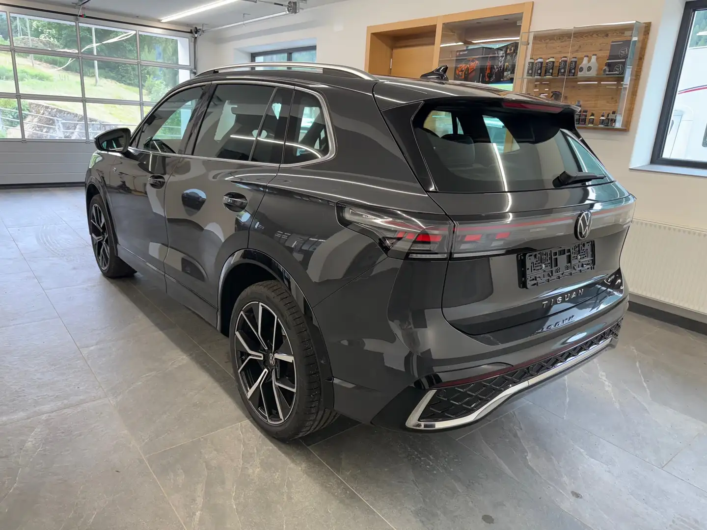 Volkswagen Tiguan 2.0 tdi R-Line 4motion 200cv dsg Grigio - 2