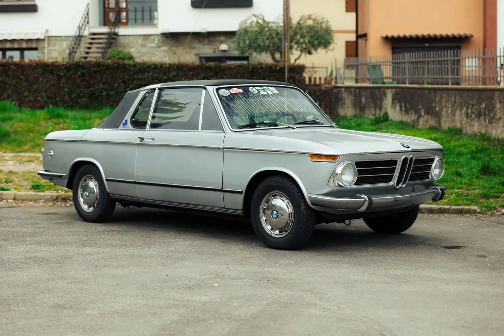 BMW 2002 Cabriolet - 1