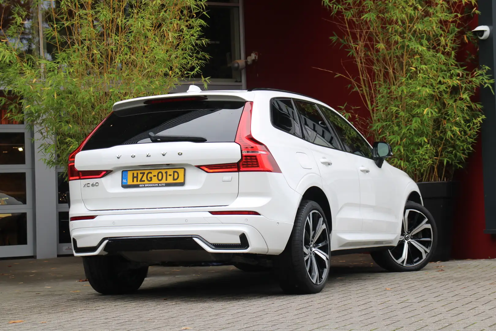 Volvo XC60 2.0 Recharge T6 AWD R-Design | Panoramadak | 360 C Blanc - 2