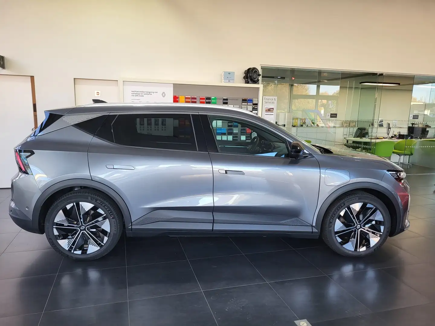 Renault Scenic E_TECH TECHNO 220HP LONG RANGE Gris - 2