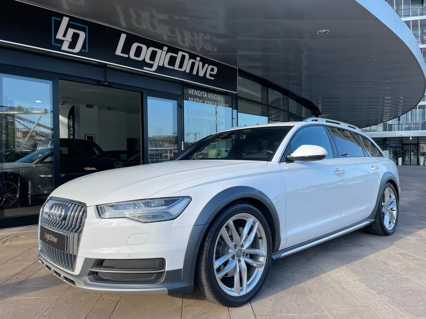 Audi A6 allroad 3.0 TDI 218cv quattro S tronic Business Advanced Blanc - 1