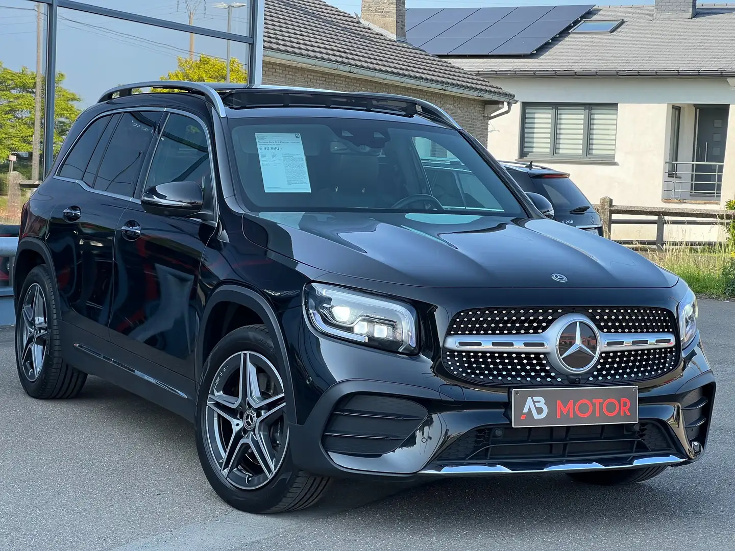 Mercedes-Benz GLB 250 4-Matic 7 Places Pano MultiBeam Cam360 Full Option Zwart - 1