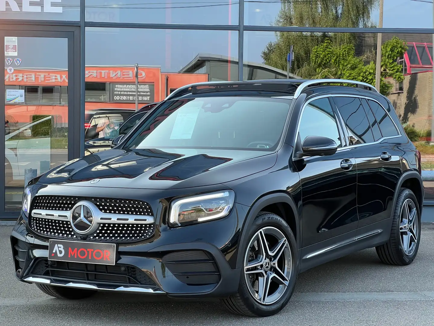 Mercedes-Benz GLB 250 4-Matic 7 Places Pano MultiBeam Cam360 Full Option Zwart - 2