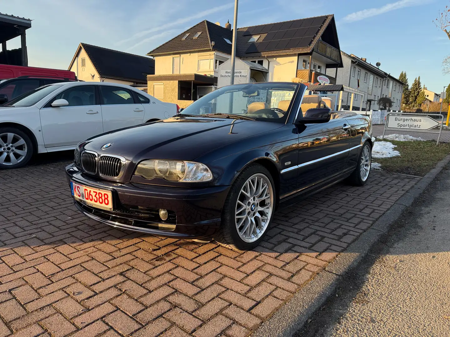 BMW 320 CI e46 Cabrio mit Hardtop Leder beige Automatik Blau - 1