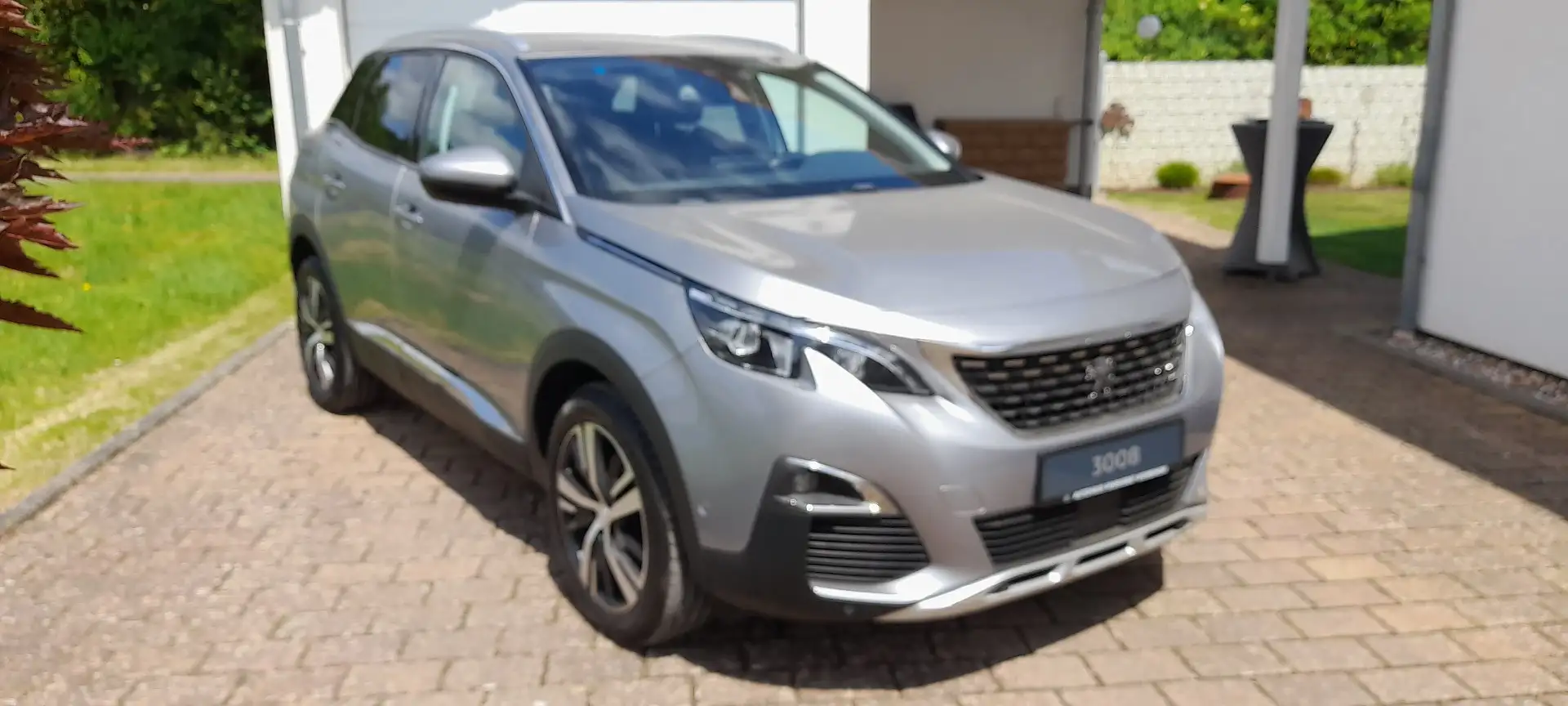 Peugeot 3008 Allure 130 PS EAT 8 Grau - 2