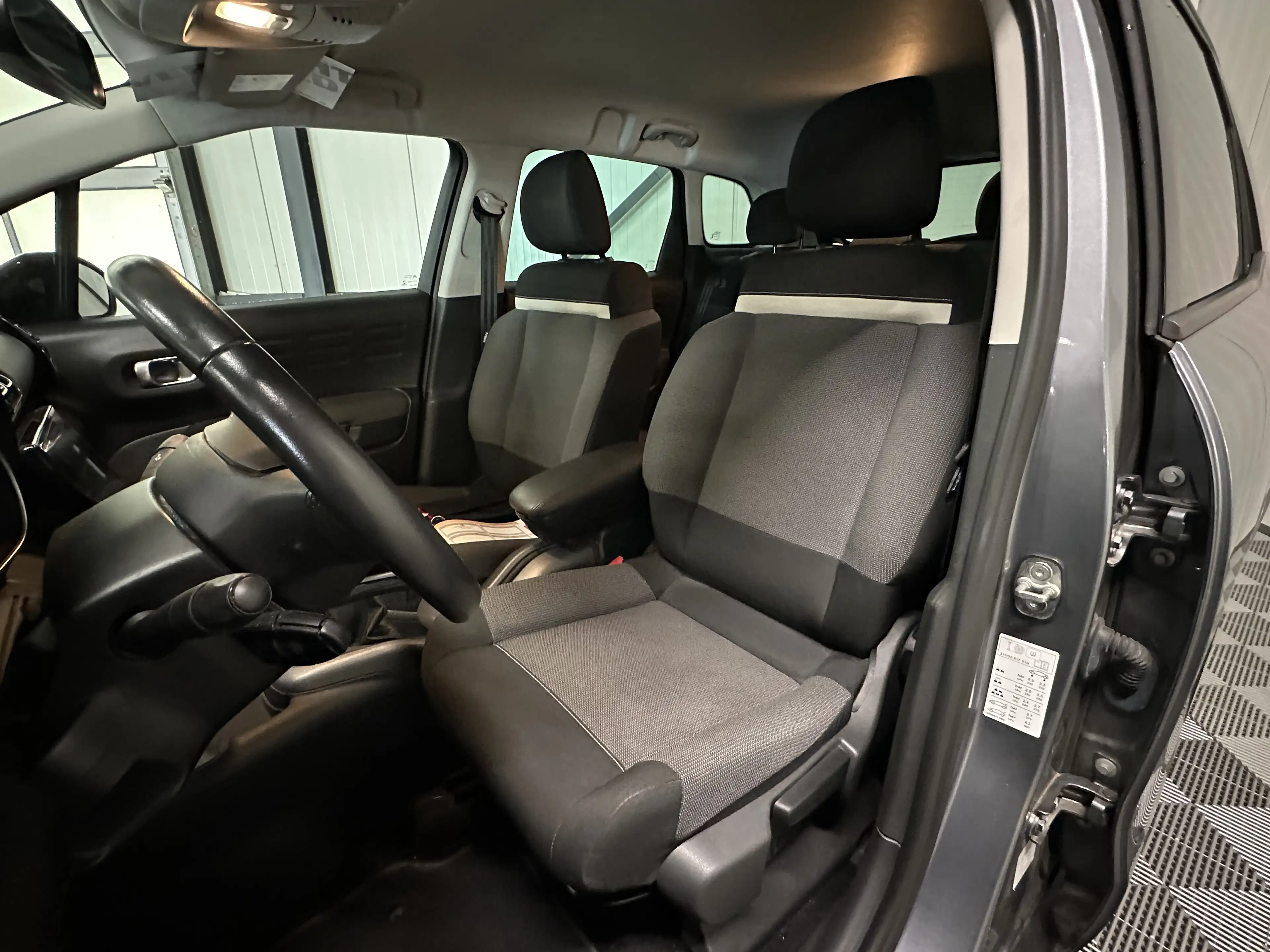 Citroen C3 Aircross 1.2 PureTech | S&S Shine | Navi | Camera | Trekhaa — photo 23