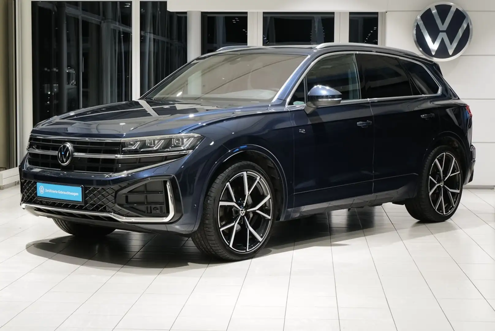 Volkswagen Touareg 3.0TDI R-Line Nachtsicht Pano StdHz 22" Luft Blau - 2