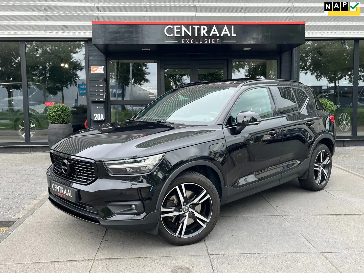 Volvo XC40 1.5 T5 Twin Engine Inscription 263PK|Pano|Harman/K Negro - 1