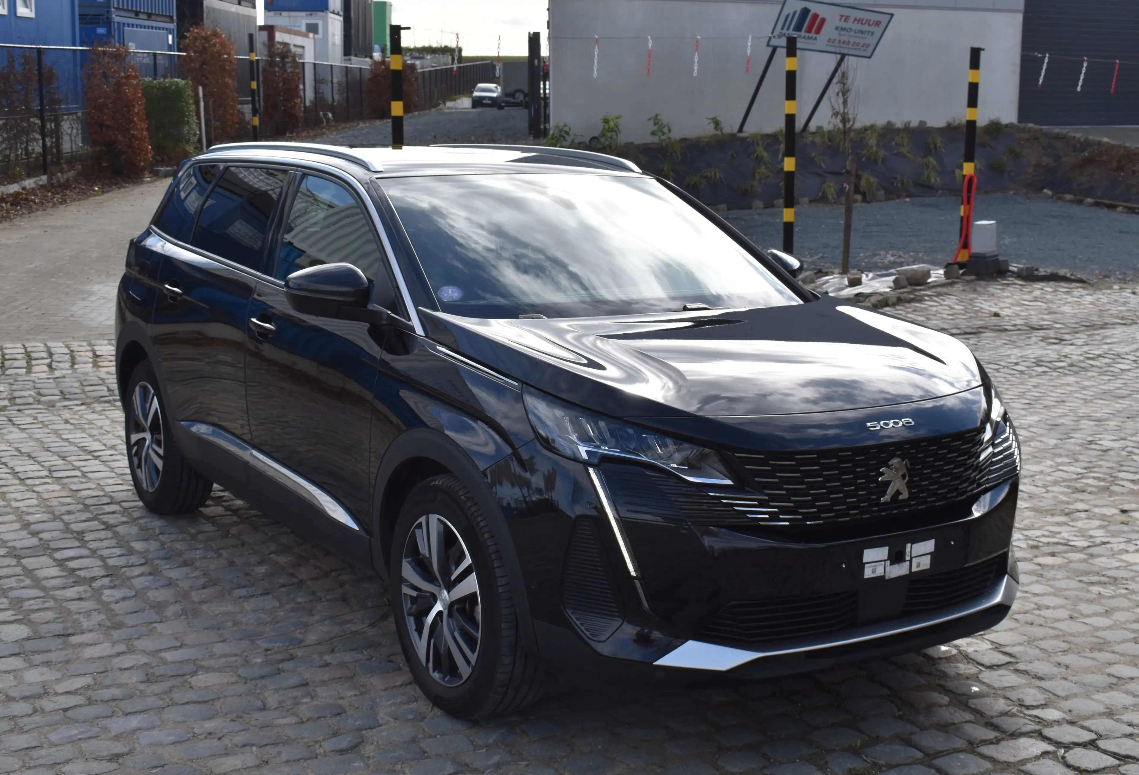 Peugeot 5008 1.2 EAT8 Allure 7 Places 50M km Carnet 2023 — photo 5