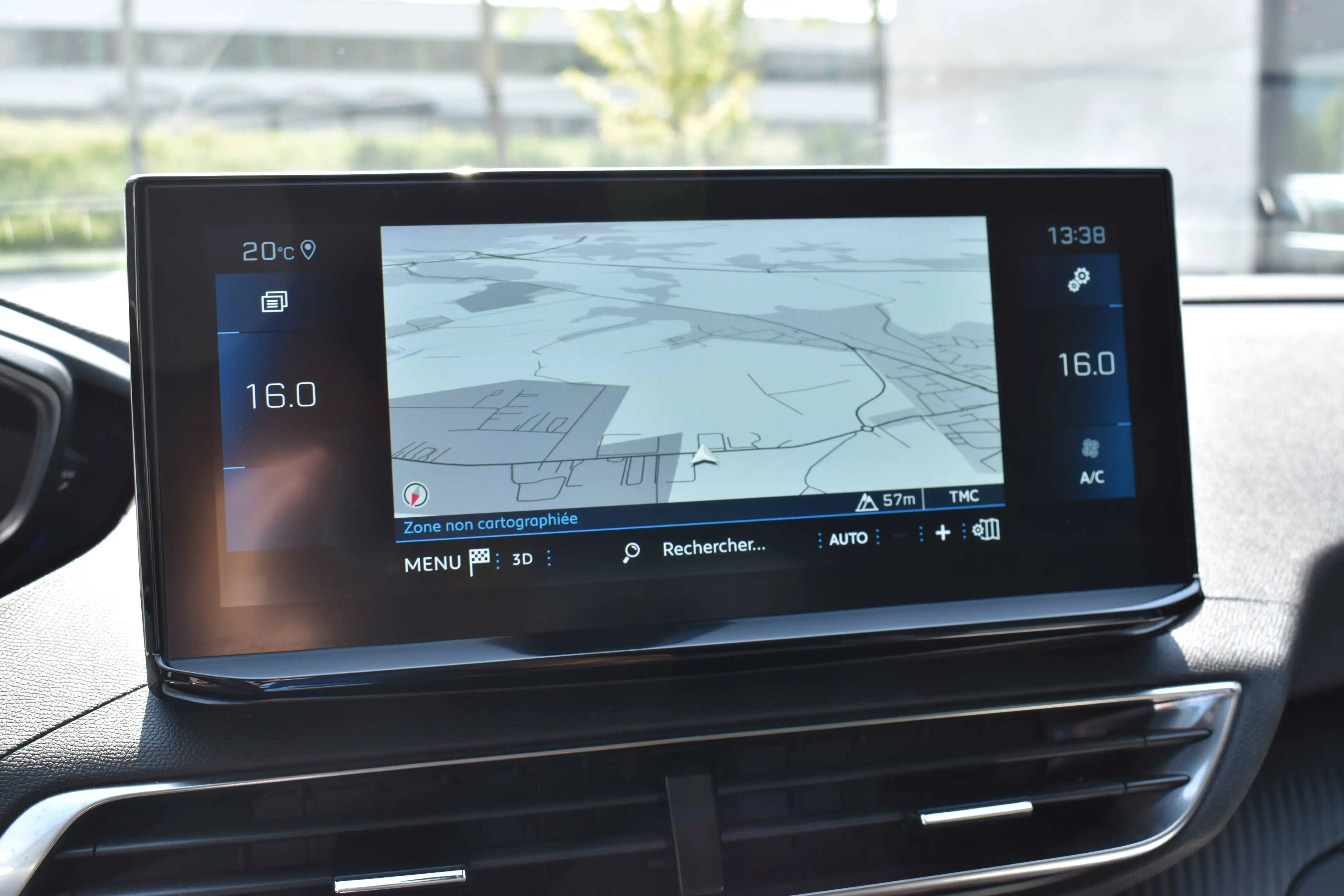 Peugeot 5008 1.2 EAT8 Allure 7 Places 50M km Carnet 2023 — photo 10