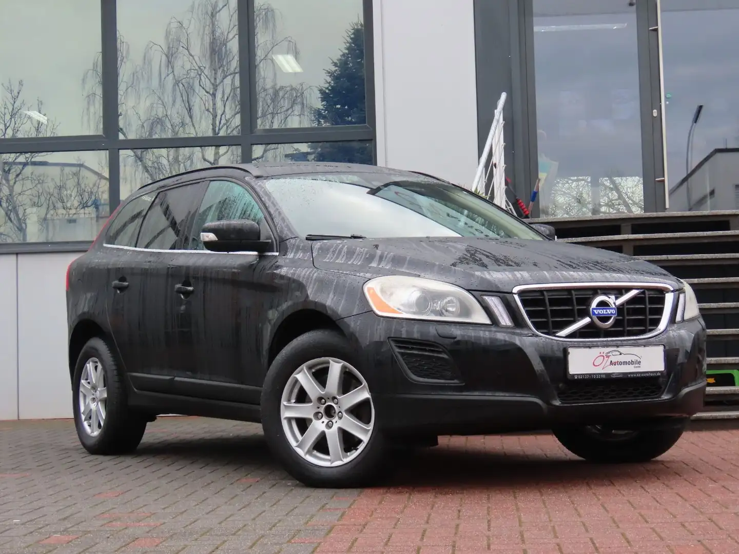 Volvo XC60 D5 AWD Summum Pano Schwarz - 1