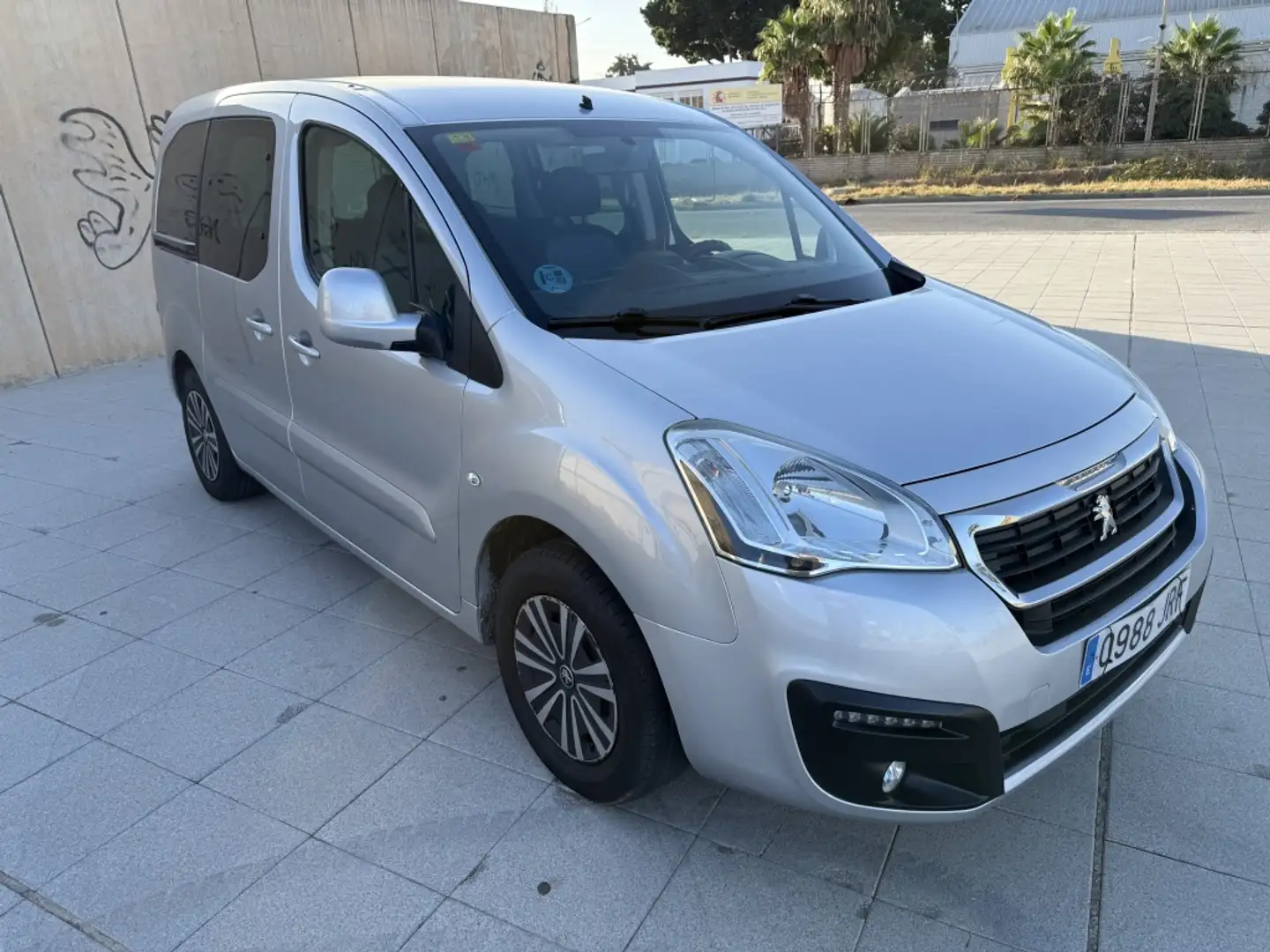 Peugeot Partner Tepee 1.6BlueHDI Style 100 Gris - 2