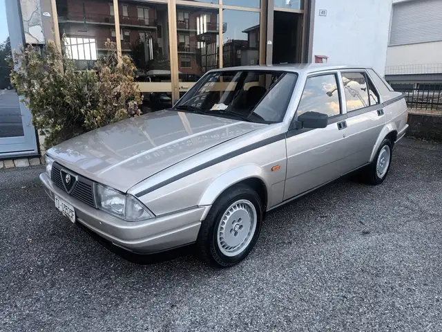 Alfa Romeo 75 1.8t PRIMA SERIE TARGHE ORIGINALI